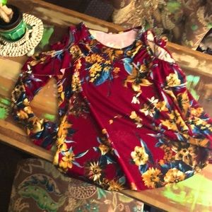 " Popping" color, beautiful fall/winter top L